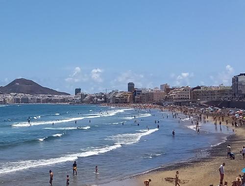 2BR New Pretty Home next to Las Canteras Beach