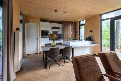 Η κουζίνα ή μικρή κουζίνα στο Zicht op Twente - Spa lodges
