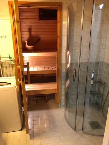 Koupelna v ubytování Kotimaailma - Kodikas iso kolmio saunalla Vantaalla