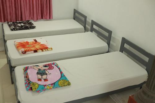 Postel nebo postele na pokoji v ubytování ASHRAMAM HEALTH RESORT