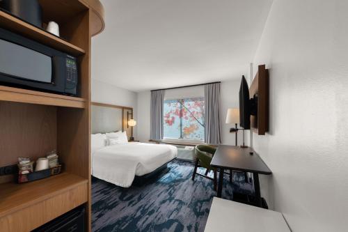 Кровать или кровати в номере Fairfield Inn & Suites Brooksville Suncoast Parkway
