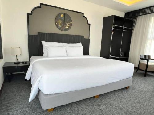 Ліжко або ліжка в номері PHÚ YÊN EVERYDAY HOTEL