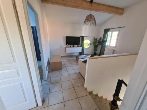 a view of a living room from the hallway at Casa Papidou, Charmante Maison au calme in Jonage