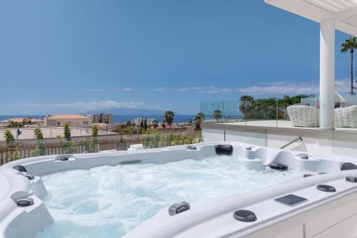 KARAT Villa Royal White