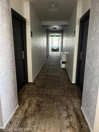 a hallway of an office building with a long corridor at Hotel Del Ponte in Târgovişte