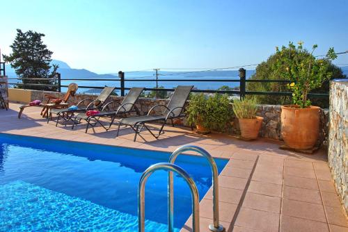 Бассейн в Villa Aphrodite by PosarelliVillas или поблизости