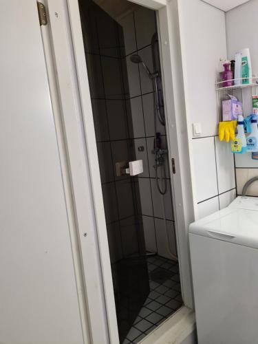 Hostelli Karvia tesisinde bir banyo