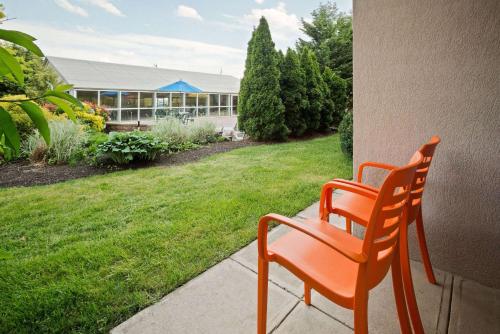 an orange chair sitting on the side of a building at Howard Johnson by Wyndham Toms River in Toms River