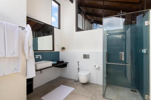 Inidi Leisure Luxury Villasにあるバスルーム