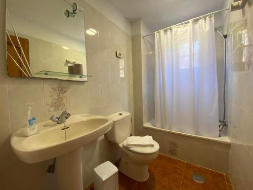 a bathroom with a sink and a toilet and a shower at Apartamento Nelly S2 in Valle Gran Rey