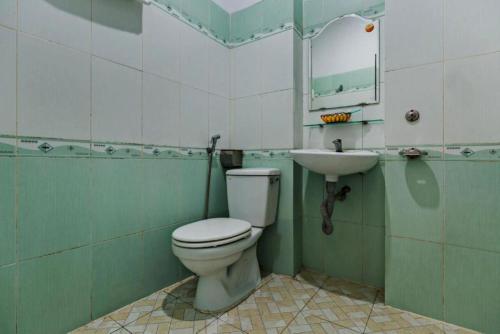 Ванная комната в OYO 998 Loan Anh 2 Hotel