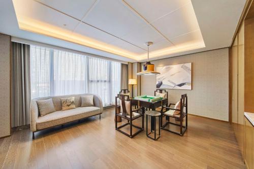 Χώρος καθιστικού στο DoubleTree By Hilton Ya'An