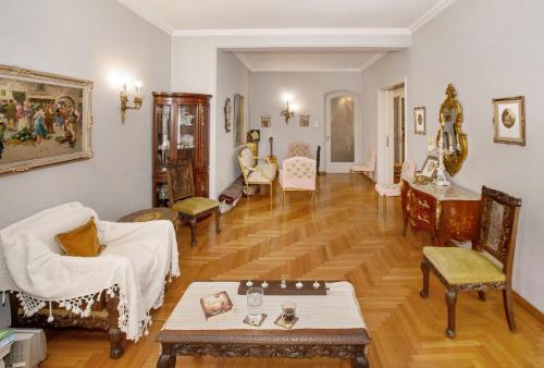 Billede fra billedgalleriet på Vintage apartment KOLONAKI i Athen