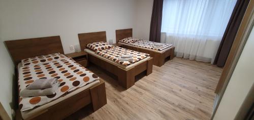 A bed or beds in a room at Ubytovanie HK