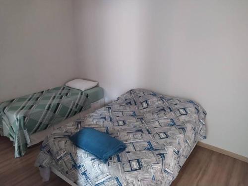 Katil atau katil-katil dalam bilik di Apto com 3 quartos,1 vaga garagem e quintal
