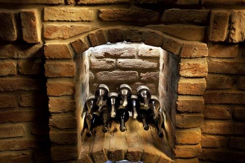 a group of scissors hanging on a brick wall at Vinařský penzion André in Velké Pavlovice