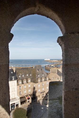 a view of the ocean from a castle window at Hotel Mercure Roscoff Bord De Mer in Roscoff