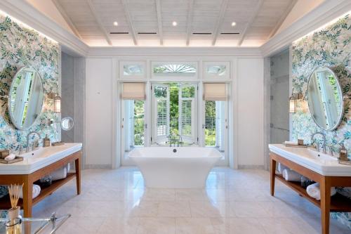 Villa Tamarindo Luxury Beachfront Villa by One Caribbean Estates photo 3