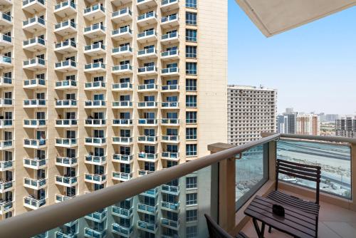 Fotografie z fotogalerie ubytování Studio APT Lago Vista Tower B v Dubaji