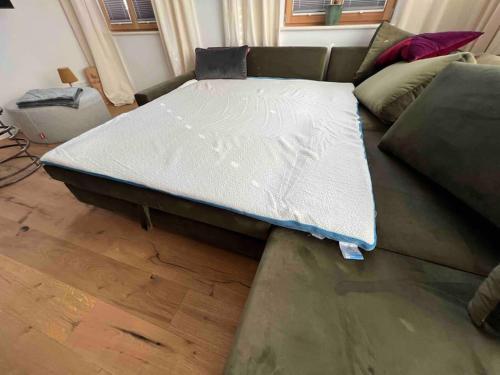a mattress on a couch in a living room at 4YOUnic Glonn1 * Boxspring * Jacuzzi * Netflix*65“ in Glonn