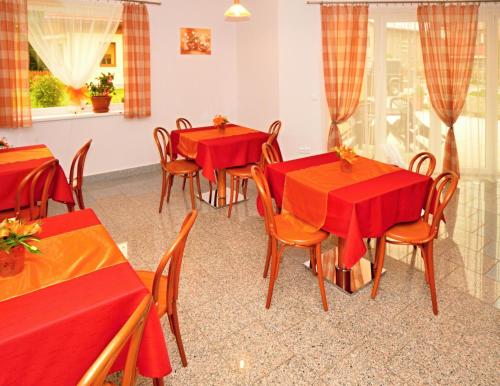 Restoran atau tempat lain untuk makan di Apartmany Broma