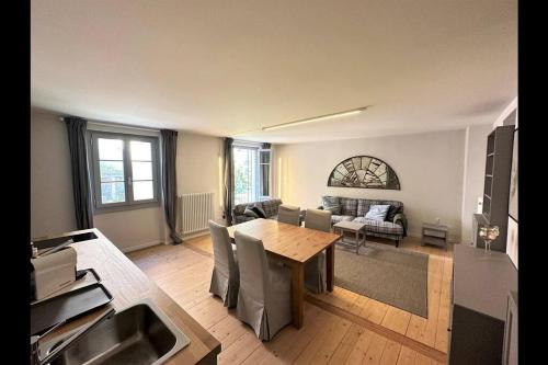 Ruang duduk di Riva House Colonno