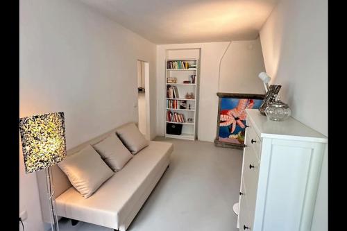 Ruang duduk di Riva House Colonno