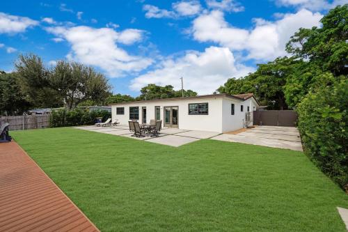 a small white house with a large yard at Dania Beach Unit 1 By Pmi in Dania Beach
