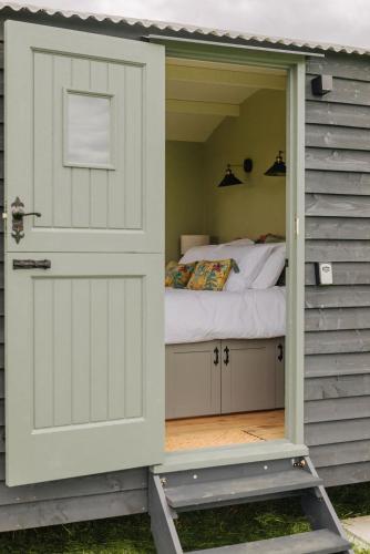 Clover Hut - Snettisham Meadows – Photos 2