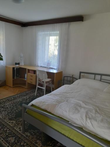 Ein Bett oder Betten in einem Zimmer der Unterkunft Apartmán Karla