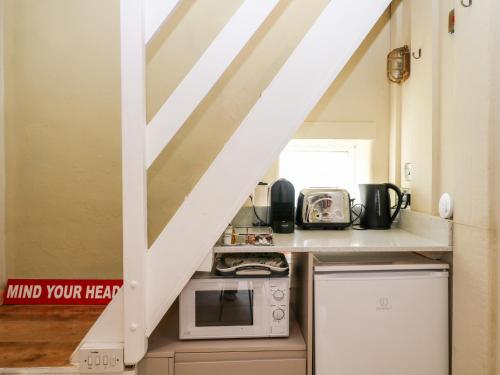a kitchen with a stove and a sink in a room at Hapton Folly in Waterlooville