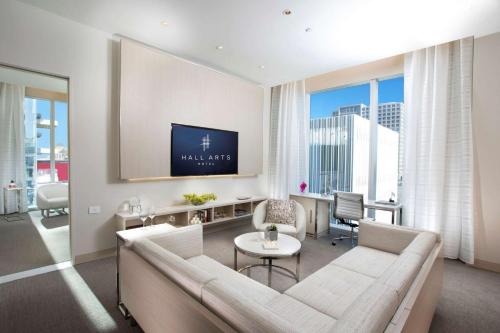HALL Arts Hotel Dallas, Curio Collection by Hilton Image