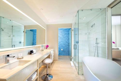 HALL Arts Hotel Dallas, Curio Collection by Hilton Image
