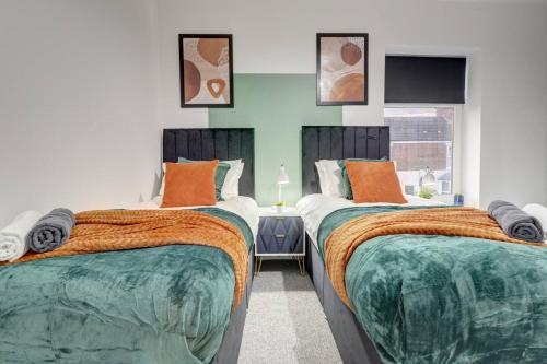 Rúm í herbergi á Stunning 3 bed House in Central Hull