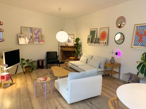 a living room with a couch and a tv at Nordic! 1 Bedroom Apartment in Puerto de la Cruz