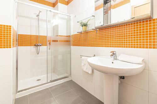 a bathroom with a sink and a shower at Málaga Center Flat. Carmen City Center Roof-Terrace Boutique in Málaga