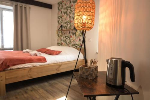 Postel nebo postele na pokoji v ubytování Hotel De La Croisée