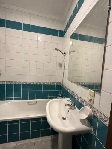 a bathroom with a sink and a bath tub at درة العروس - شاطيء الحالمة - شاطيء صالح للسباحة - شاليه فاخر in Durat  Alarous