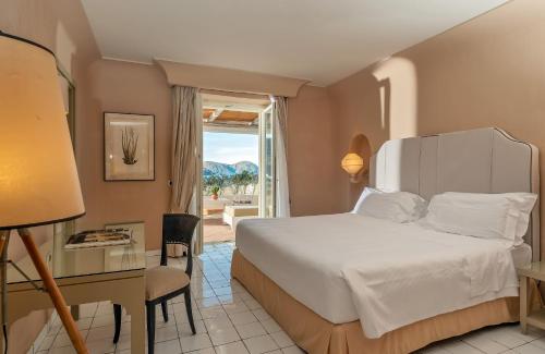 Voodi või voodid majutusasutuse Therasia Resort Sea and SPA - The Leading Hotels of the World toas