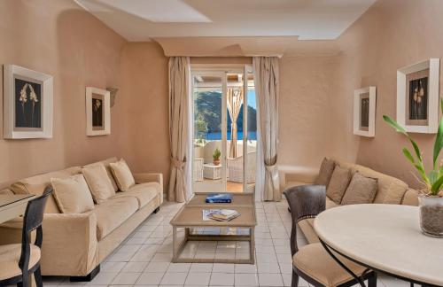 Istumisnurk majutusasutuses Therasia Resort Sea and SPA - The Leading Hotels of the World