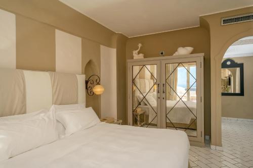 Voodi või voodid majutusasutuse Therasia Resort Sea and SPA - The Leading Hotels of the World toas
