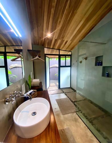 a bathroom with a white sink in a room at Villas Kalei in Playa Grande