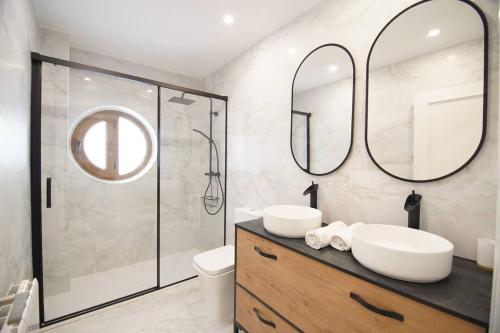Bathroom sa Apartamentos 2K - Apartamento en muelle Olabeaga