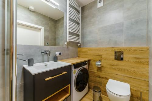 Bilik mandi di Apartament Przy Plaży z Darmowymi Rowerami 109 by Perłowa Przystań Rent