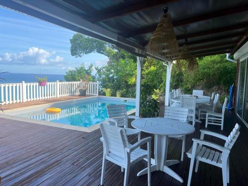 Villa spacieuse avec piscine au Gosier - Vue sur mer