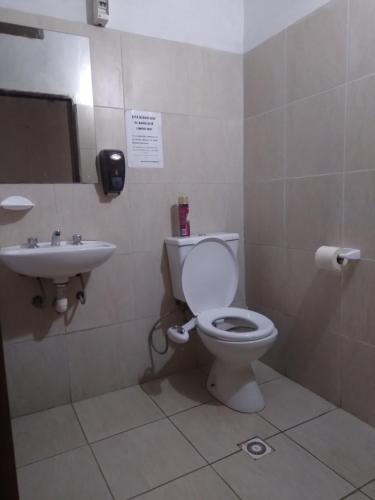 Como en casa Hostelにあるバスルーム