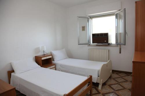 Ένα ή περισσότερα κρεβάτια σε δωμάτιο στο casa med polignano a mare