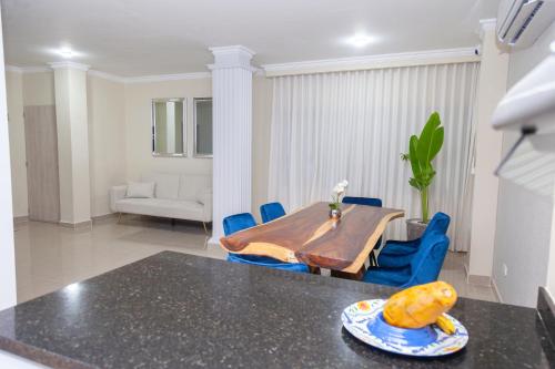 a dining room with a table and blue chairs at Apartamento Nuevo en Manga in Cartagena de Indias