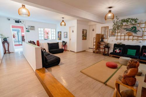 a living room with a teddy bear sitting on a table at Pousada Irashai in Juquei