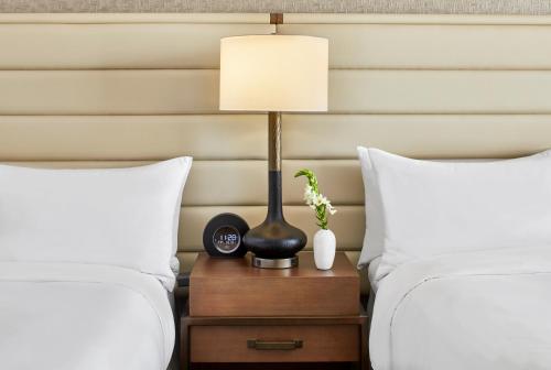 a lamp on a night stand between two beds at Renaissance Mobile Riverview Plaza Hotel in Mobile